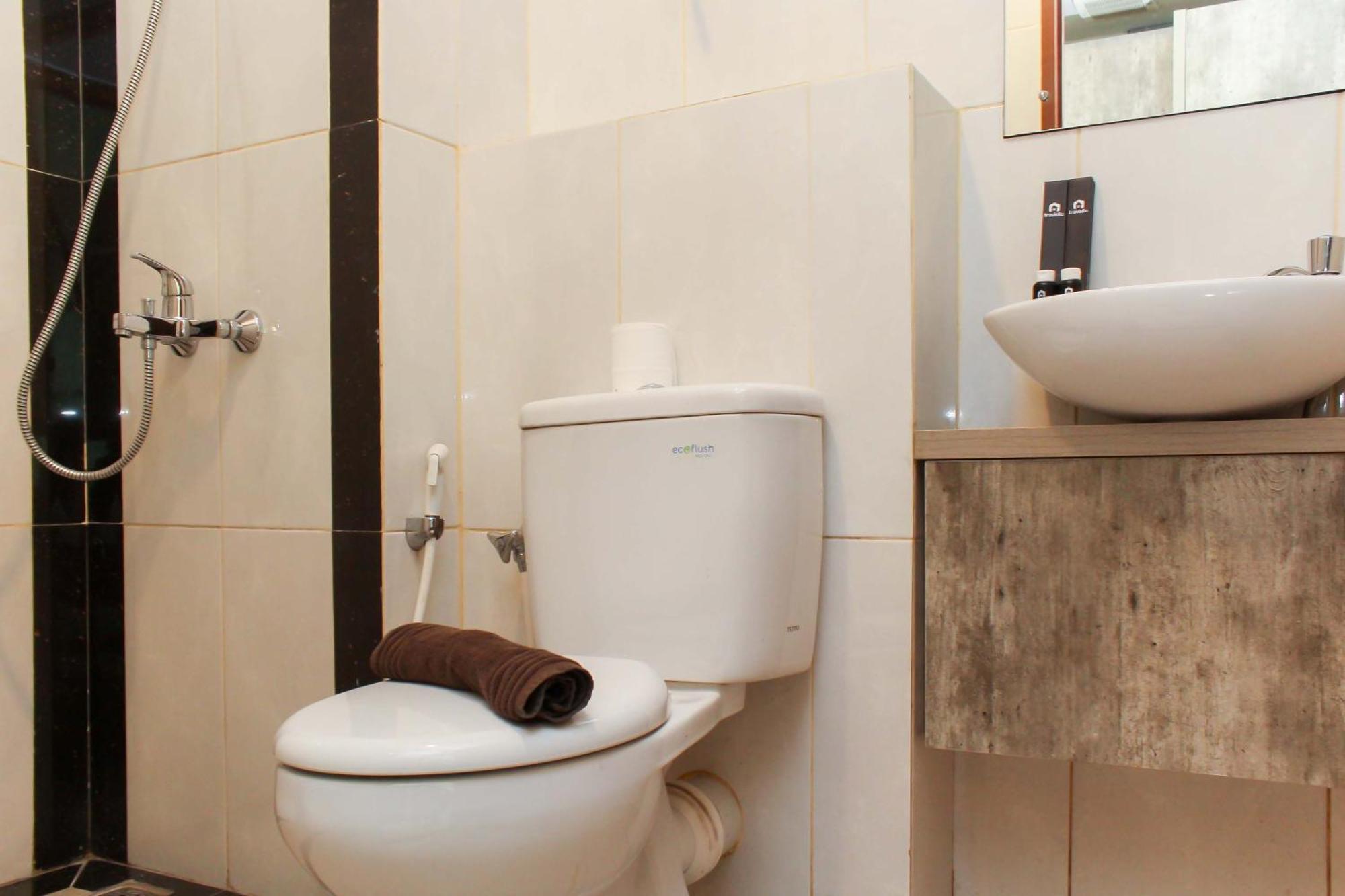 Apartemen Cozy And At Grand Kamala Lagoon By Travelio
