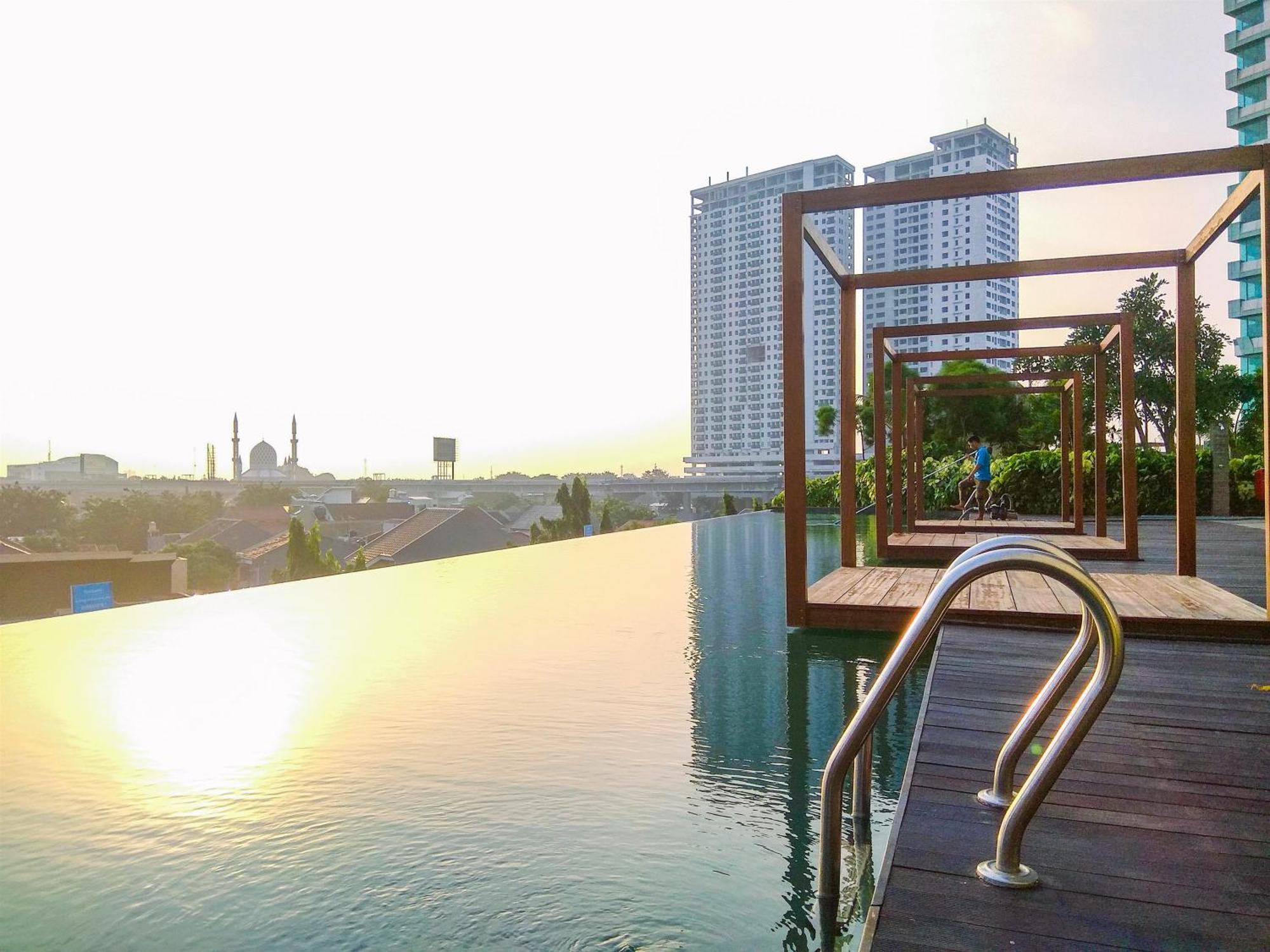 Cozy And At Grand Kamala Lagoon By Travelio Apartemen